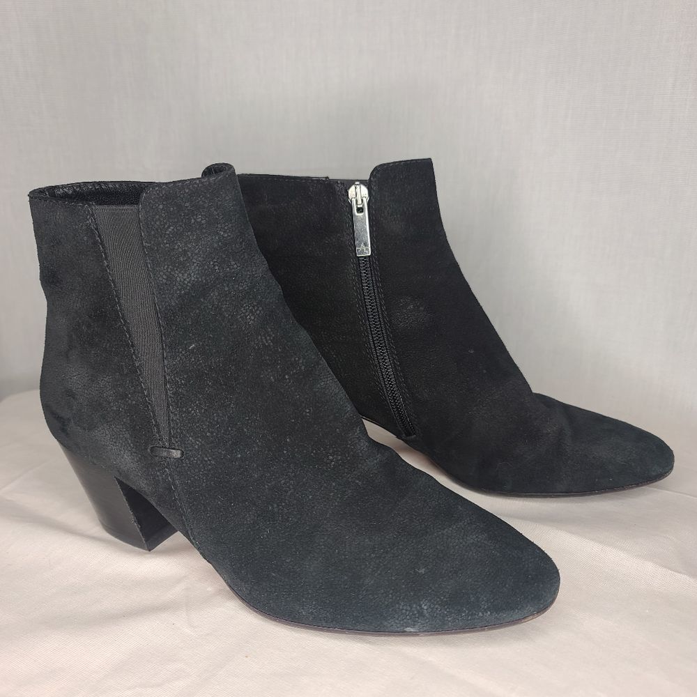 Aquatalia Vero Cuoio Black Suede Bootie Size 7.5 EUC